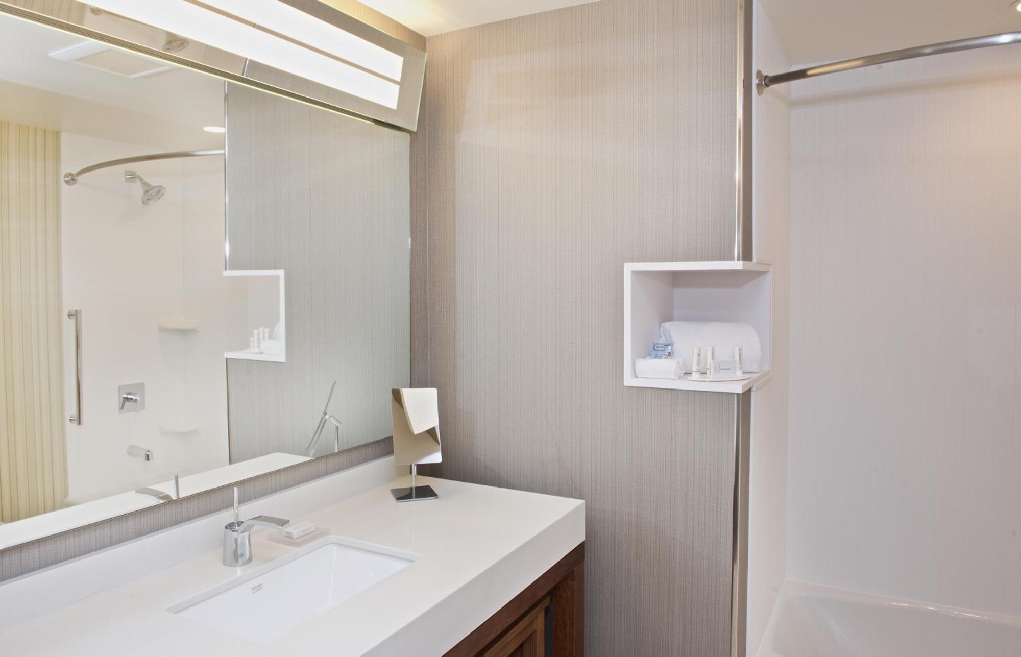 Courtyard By Marriott Seattle Everett Downtown Экстерьер фото