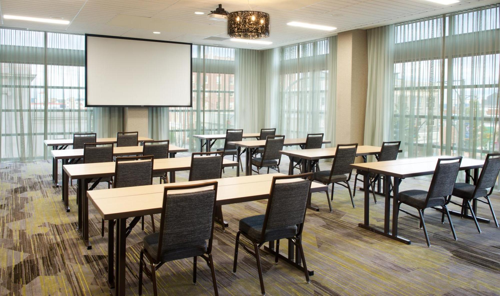 Courtyard By Marriott Seattle Everett Downtown Экстерьер фото