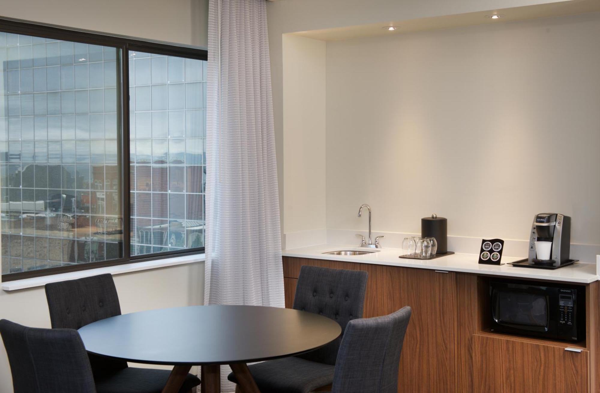 Courtyard By Marriott Seattle Everett Downtown Экстерьер фото