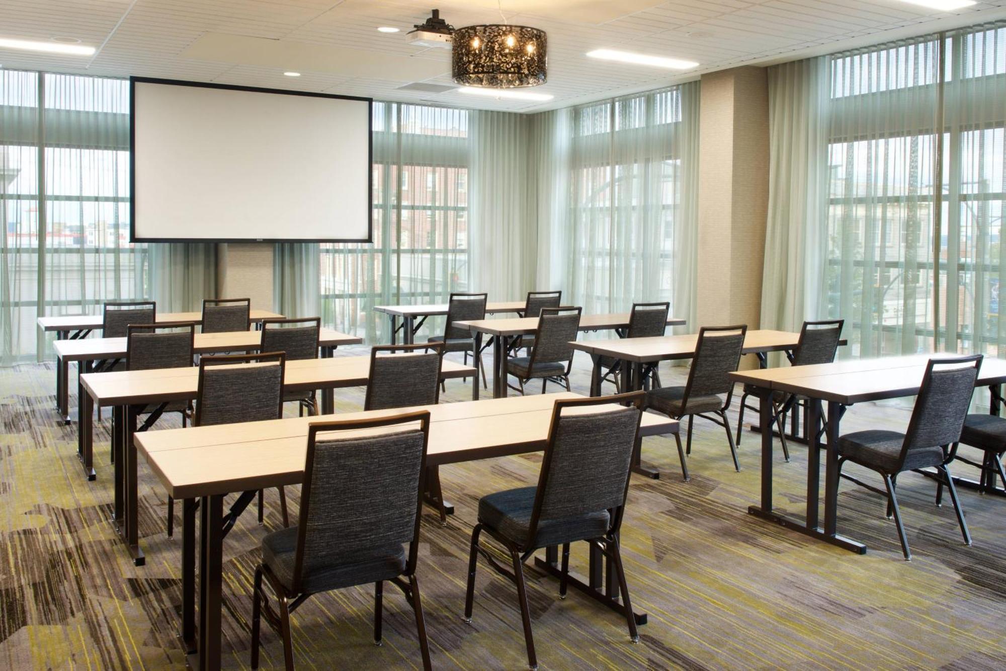 Courtyard By Marriott Seattle Everett Downtown Экстерьер фото
