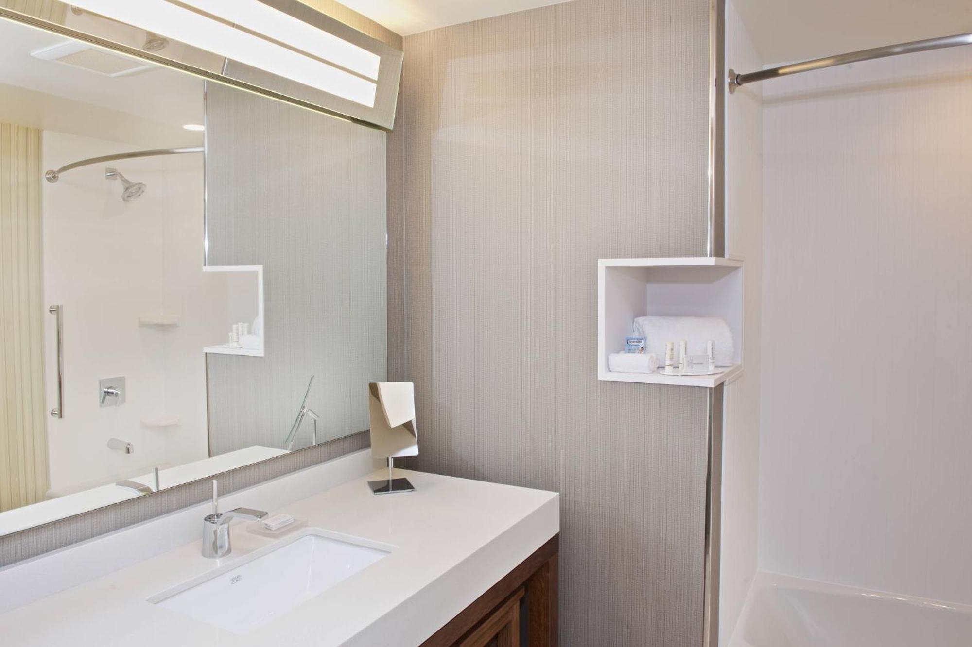 Courtyard By Marriott Seattle Everett Downtown Экстерьер фото
